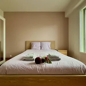 https://grand-appartement-deux-pas-de-la-vieille-ville.inbrittany.com